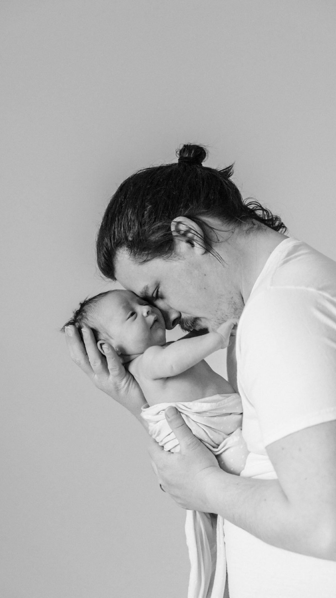 Nashville Newborn Photographer, lifestyle newborn photography, fatherhood session, daddy daughter photography